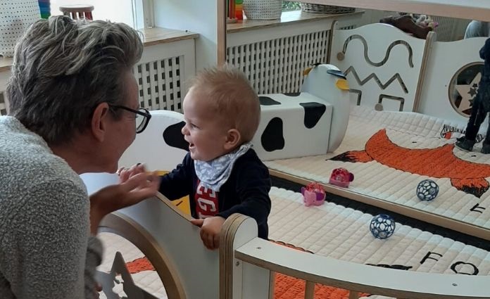 Bij onze kinderopvang is er met onze 16 babyspecialisten nog nog meer aandacht voor het wennen van, rust en ontwikkeling van baby's.
